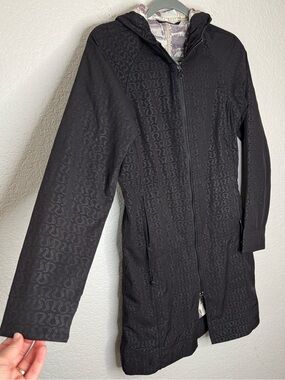 Lululemon Apres Yoga Jacket Rain Trench Coat Size 6 Black Signature Logo Print